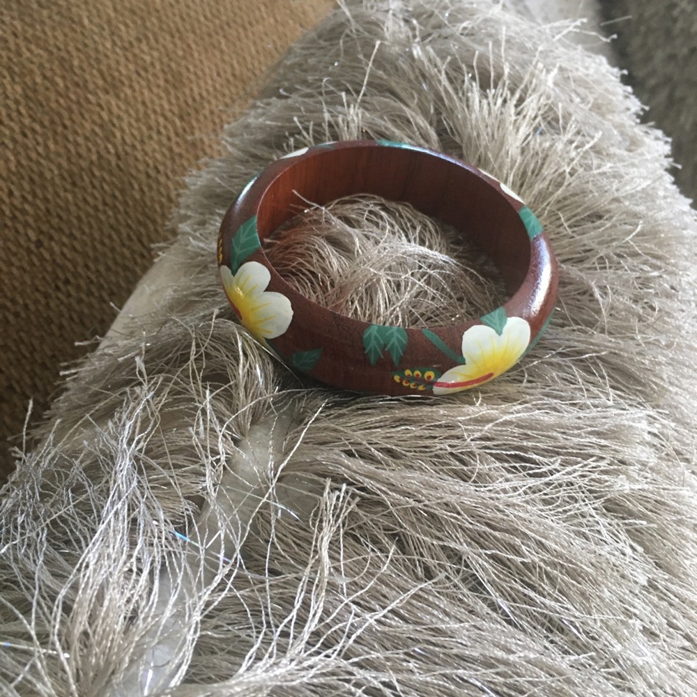 Beautiful pattern bangle